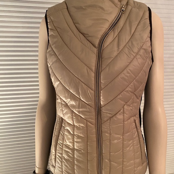 Workshop Republic Nylon Vest - Picture 2 of 11